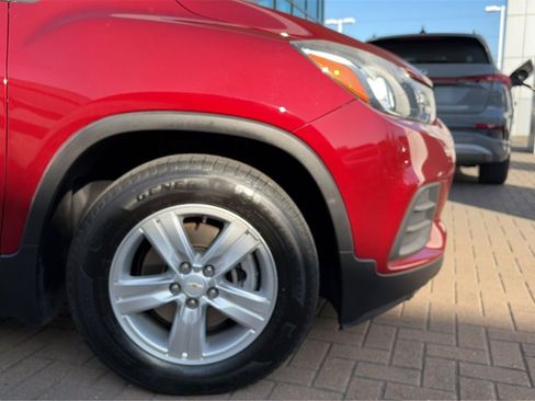 Used 2021 Chevrolet Trax LS w/ Tint and Cruise Package image 18