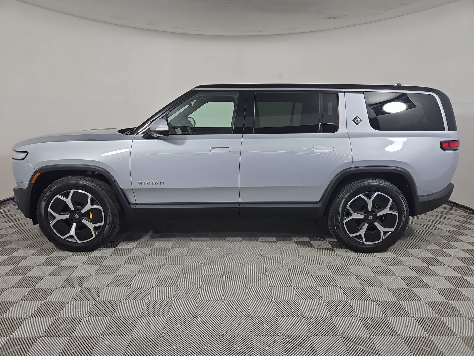 Used 2024 Rivian R1S Adventure Quad AWD/4WD image 2