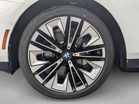 Used 2026 BMW 530i xDrive AWD/4WD image 10