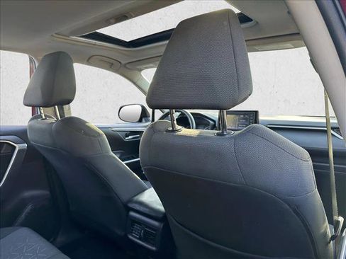 Used 2021 Toyota RAV4 XLE image 24