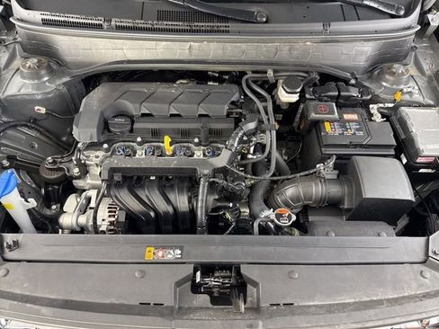 Used 2025 Hyundai Venue SEL FWD image 18
