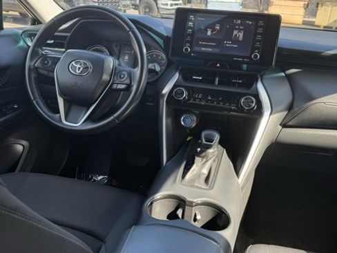 Certified 2022 Toyota Venza LE image 25