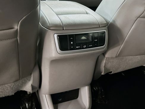 Used 2017 Toyota Highlander XLE w/ Protection Package #3 AWD/4WD image 29