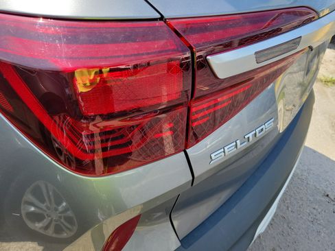 Used 2023 Kia Seltos S w/ Navigation Package FWD image 4