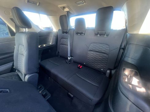 Used 2025 Nissan Pathfinder SV image 30