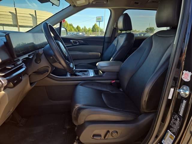 Used 2025 Kia Carnival FWD image 24