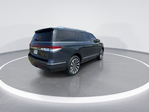 Used 2024 Lincoln Navigator L Reserve image 8