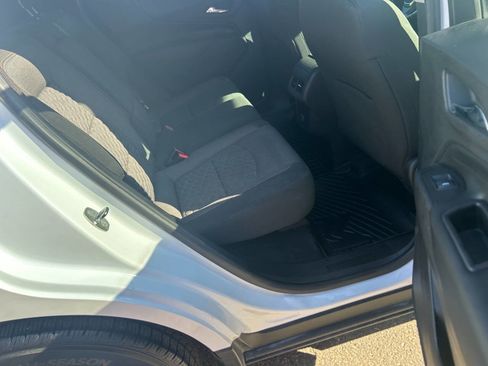 Used 2018 Chevrolet Equinox LT image 20