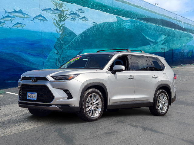 Used 2024 Toyota Grand Highlander AWD image 3