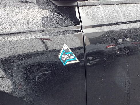 Used 2024 Ford Bronco Black Diamond image 8