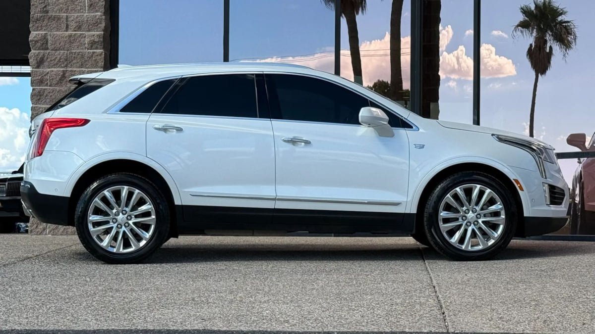 Used 2017 Cadillac XT5 Platinum w/ Driver Assist Package AWD/4WD image 15