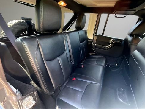 Used 2017 Jeep Wrangler Unlimited Sahara AWD/4WD image 23