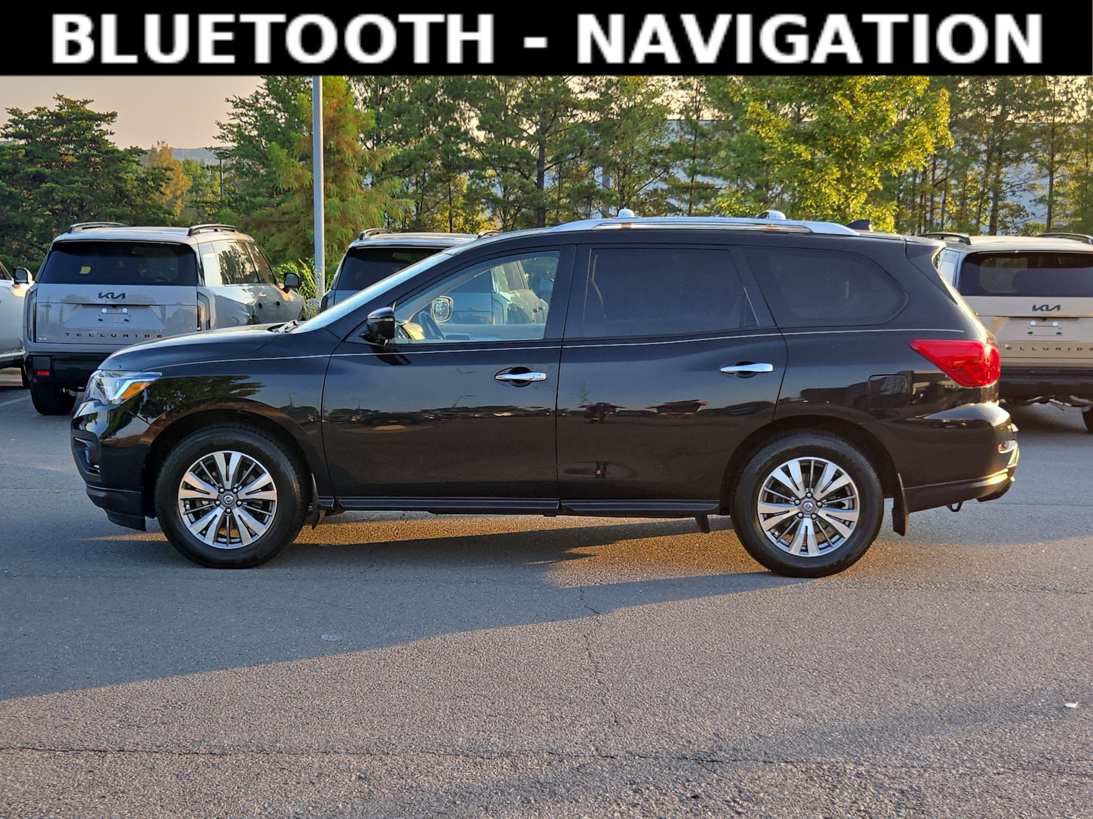 Used 2020 Nissan Pathfinder SL FWD image 4