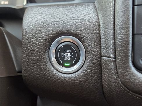 Used 2021 GMC Yukon Denali w/ Denali Premium Package AWD/4WD image 19