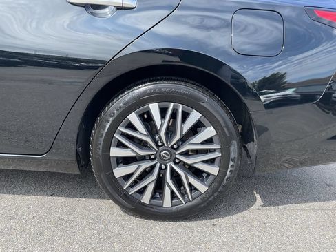 Used 2024 Nissan Altima 2.5 SV FWD image 10