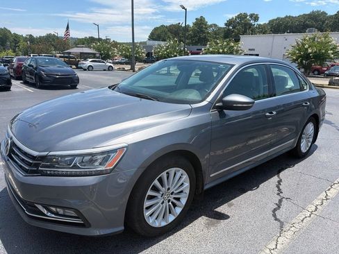 Used 2016 Volkswagen Passat 1.8T SE FWD image 1