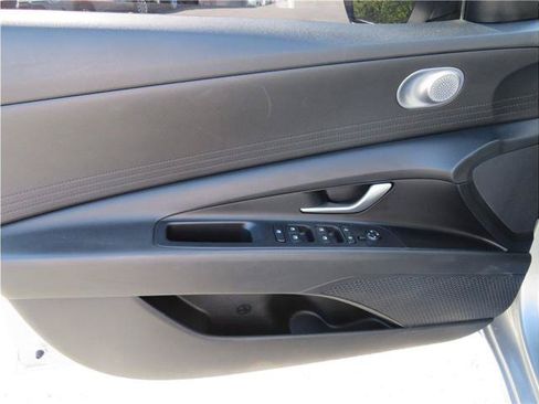 Used 2021 Hyundai Elantra SEL w/ Cargo Package FWD image 11