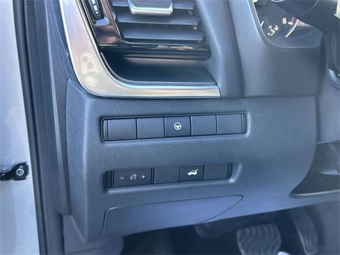 Certified 2022 Nissan Rogue SV w/ SV Premium Package image 17