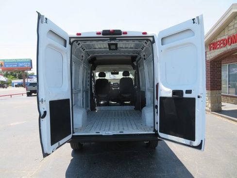 Used 2024 RAM ProMaster 2500 w/ Convenience Group FWD image 17