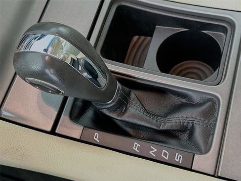 Used 2018 Ford Taurus SE FWD image 15