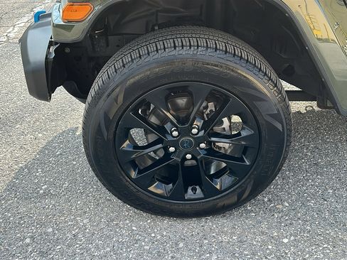 Used 2024 Jeep Wrangler Sahara image 10