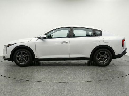 Used 2025 Kia K4 LXS FWD image 5