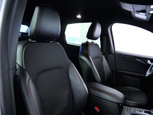 Certified 2025 Ford Escape ST-Line AWD/4WD image 10