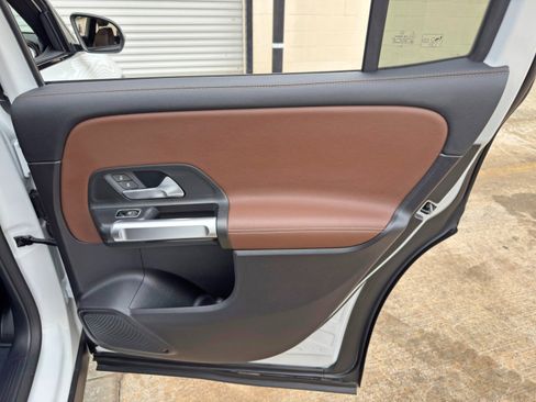 Used 2021 Mercedes-Benz GLB 250 w/ AMG Line image 44