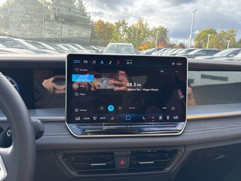 New 2025 Volkswagen Tiguan SE image 13