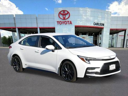 Certified 2026 Toyota Corolla SE w/ SE Premium Package AWD/4WD image 2