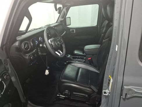 Used 2023 Jeep Wrangler Unlimited Sahara w/ Cold Weather Group AWD/4WD image 8