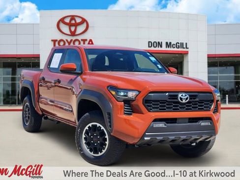 Certified 2025 Toyota Tacoma TRD Off-Road AWD/4WD image 1