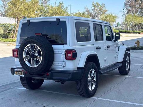 Used 2018 Jeep Wrangler Unlimited Sahara AWD/4WD image 3