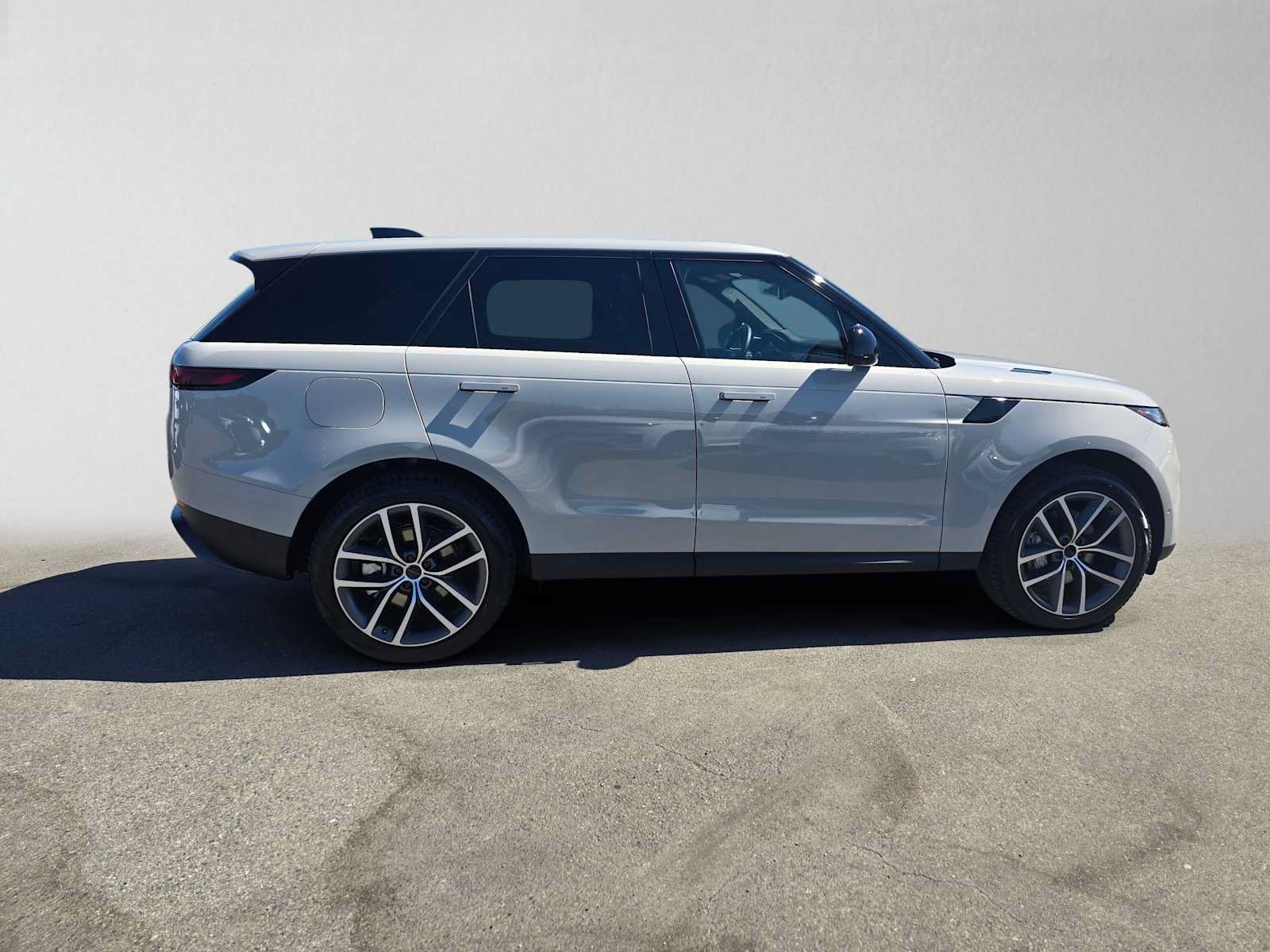 New 2027 Land Rover Range Rover Sport SE AWD/4WD image 6