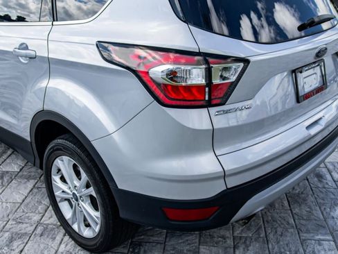 Used 2017 Ford Escape SE FWD image 12