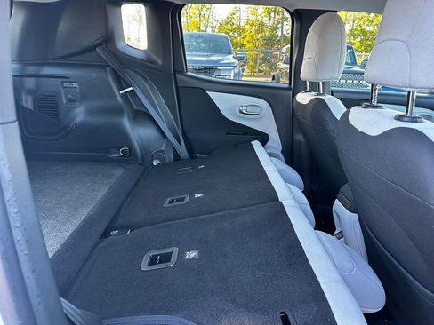 Used 2021 Jeep Renegade Latitude image 46