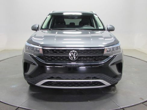 Used 2024 Volkswagen Taos SE AWD/4WD image 2