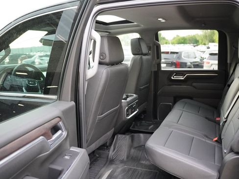Used 2025 GMC Sierra 3500 SLT w/ SLT Premium Package AWD/4WD image 17