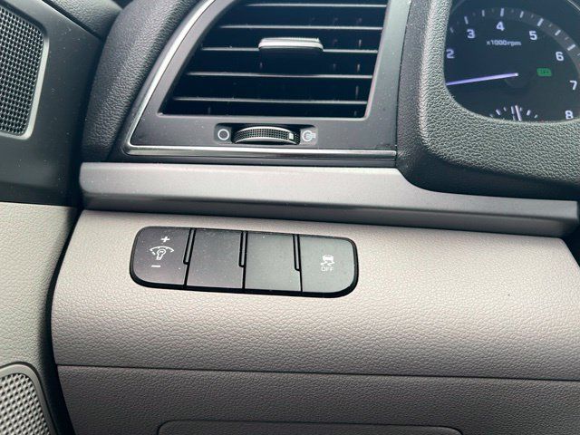 Used 2017 Hyundai Elantra SE FWD image 23
