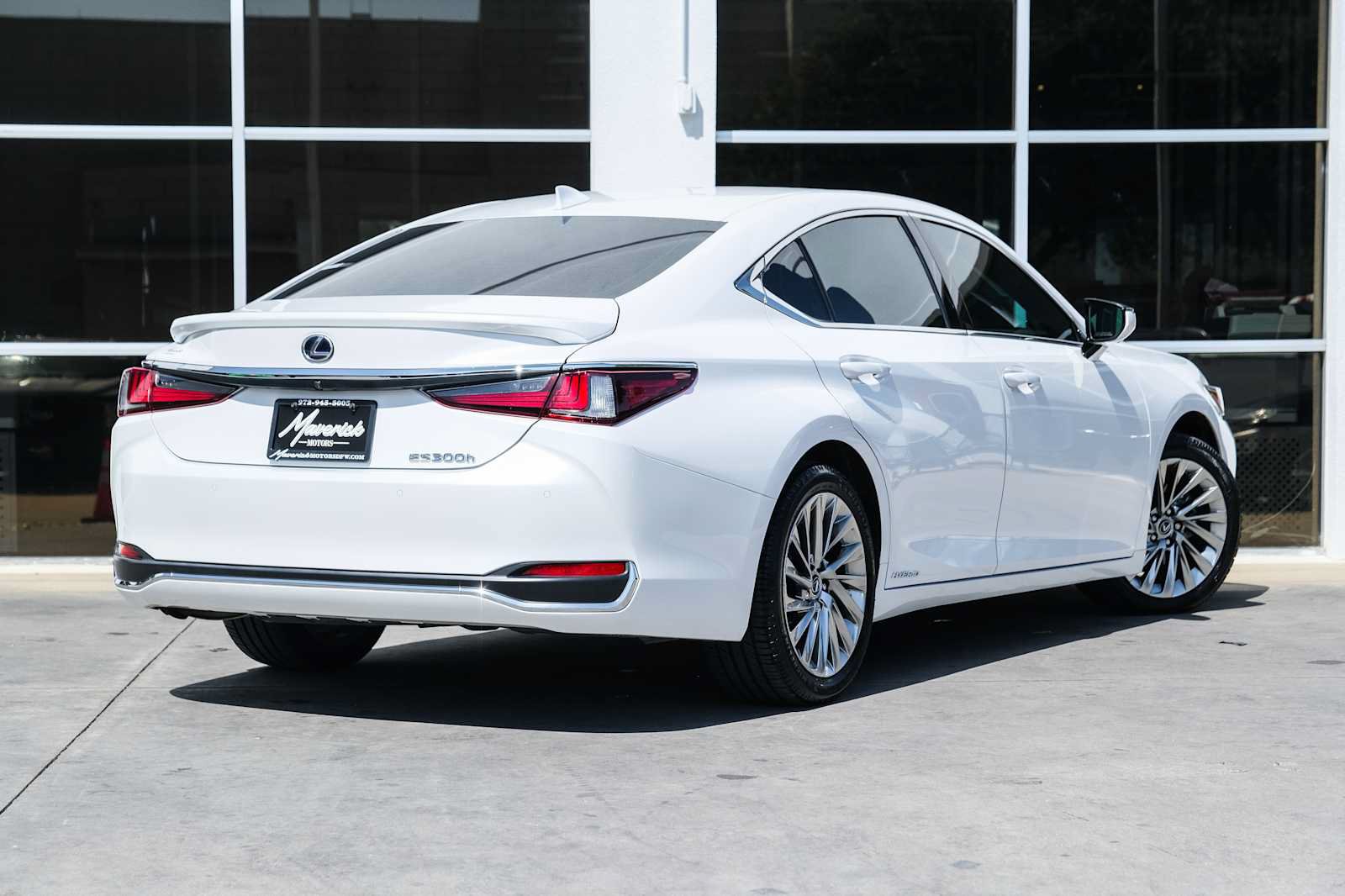 Used 2022 Lexus ES 300h Ultra Luxury w/ Accessory Package 2 FWD image 10