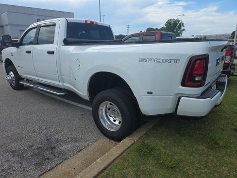 Used 2025 RAM 3500 Big Horn AWD/4WD image 18