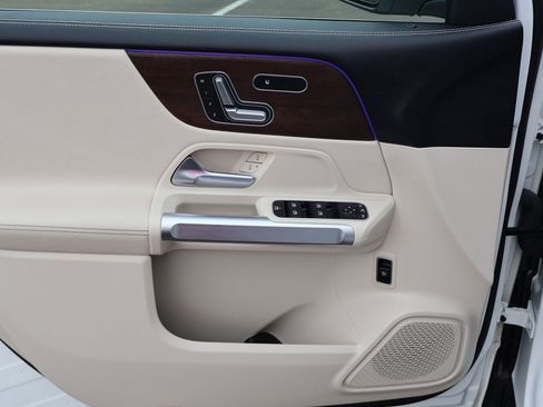 Used 2022 Mercedes-Benz GLB 250 4MATIC image 19