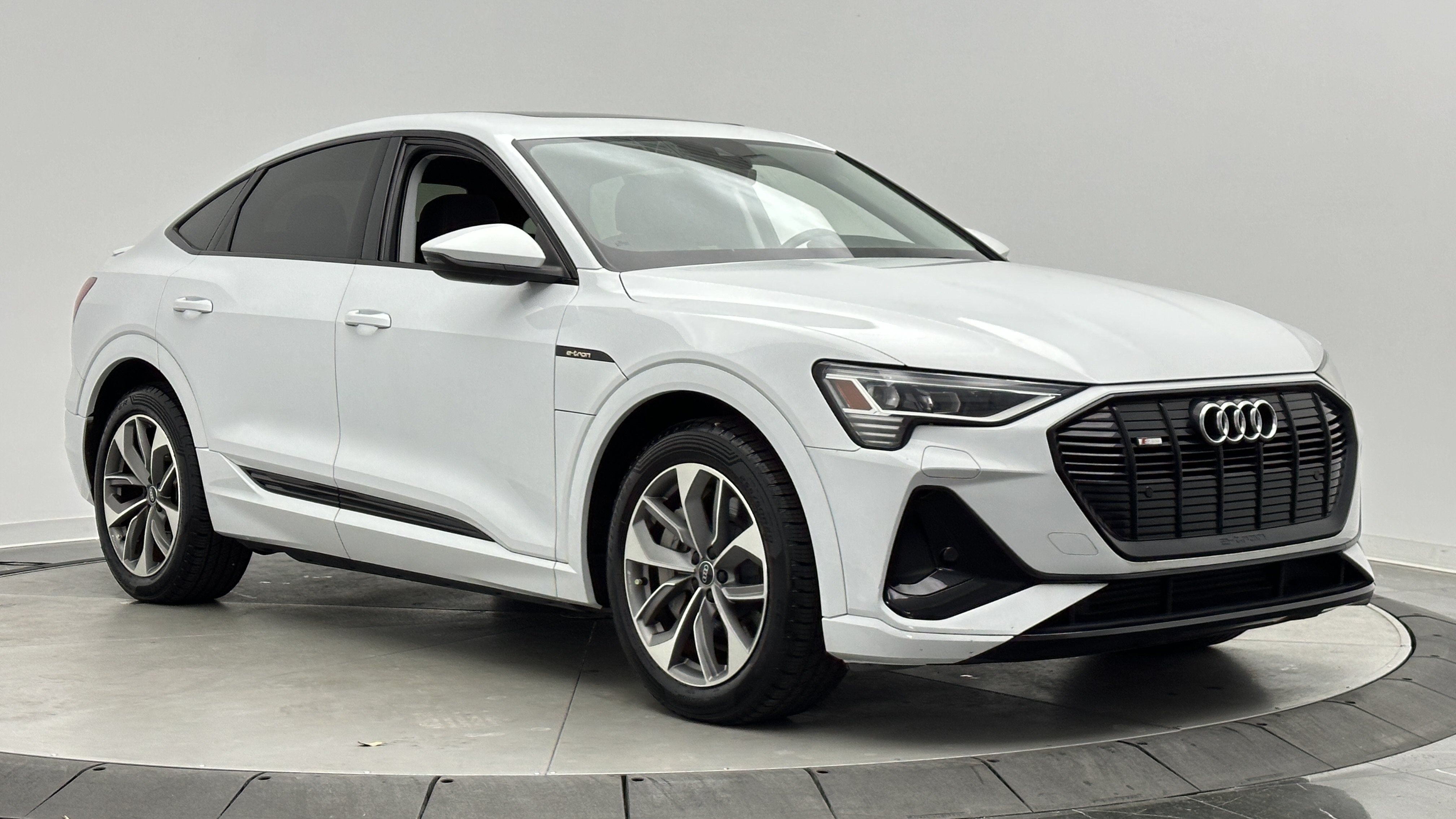 Used 2021 Audi e-tron Premium w/ Black Optic Package AWD/4WD image 3
