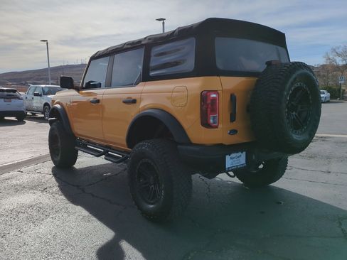 Used 2022 Ford Bronco Black Diamond image 5