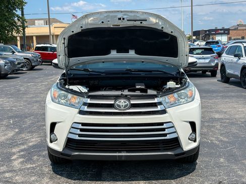 Used 2019 Toyota Highlander XLE FWD image 38