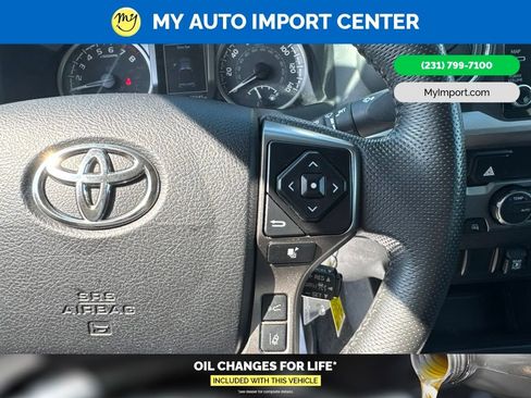 Used 2022 Toyota Tacoma SR5 AWD/4WD image 17