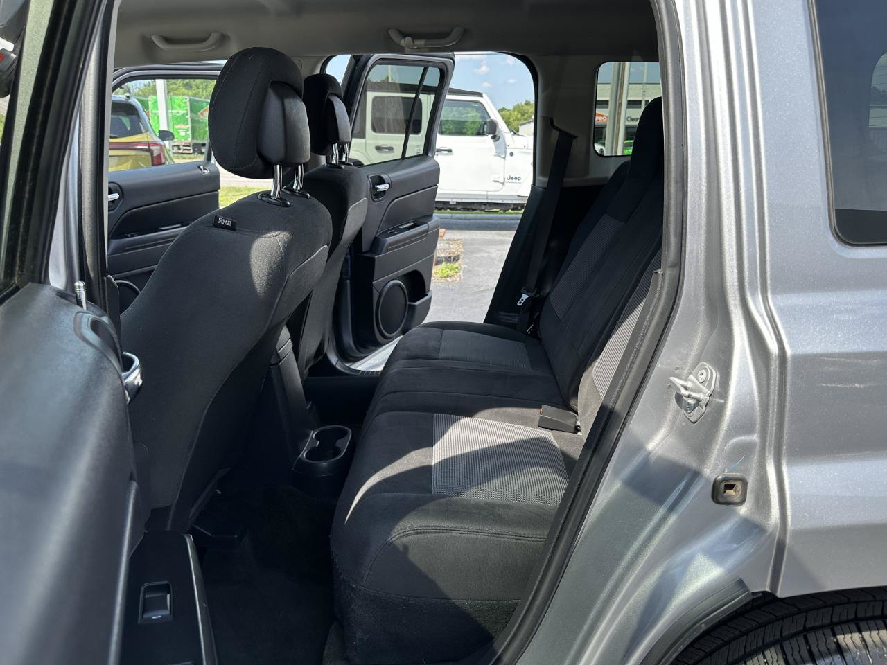 Used 2017 Jeep Patriot Latitude AWD/4WD image 29