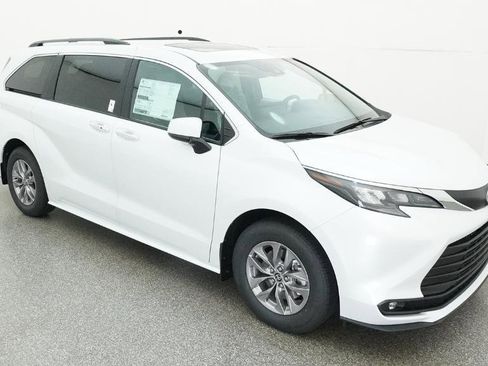 New 2026 Toyota Sienna XLE FWD image 19