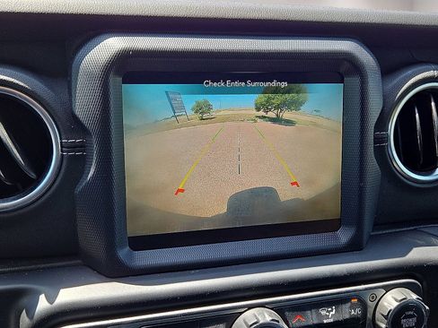 Used 2023 Jeep Wrangler Unlimited Sahara AWD/4WD image 27