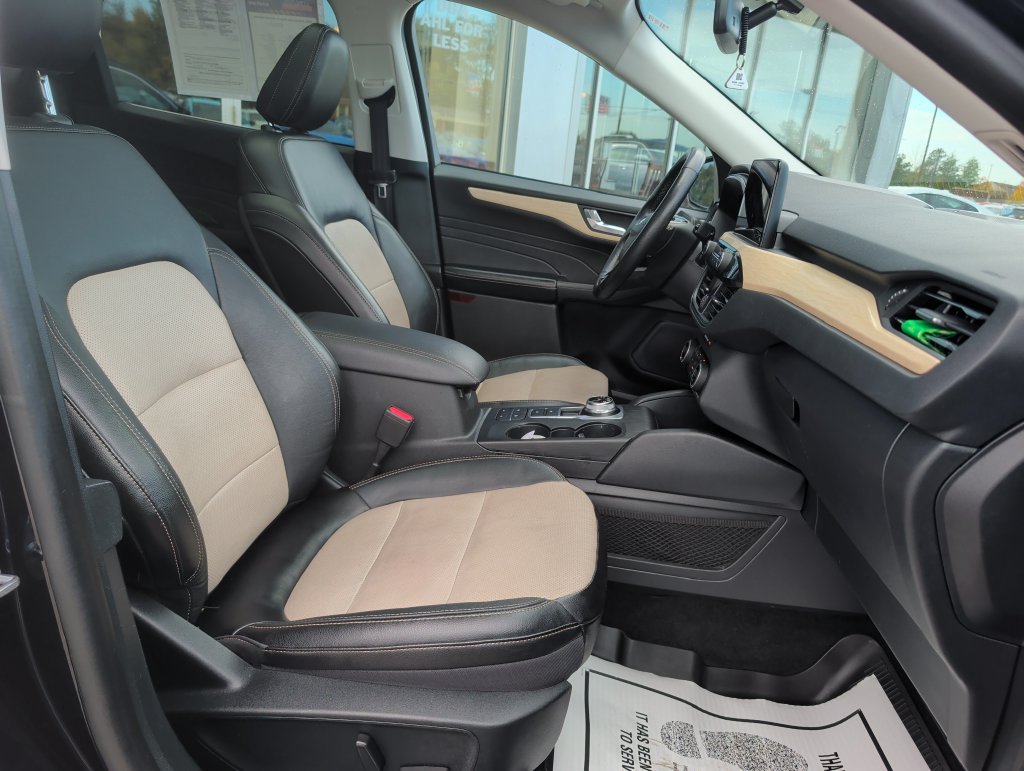 Used 2021 Ford Escape Titanium w/ Titanium Premium Package FWD image 24